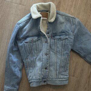 Levi's Light Blue Denim Jacket with Cream Sherpa Lining